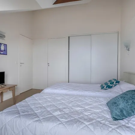 شقة Duplex Avec Balcon, Piscine Et Acces Pour 4