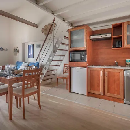 Duplex Avec Balcon, Piscine Et Acces Pour 4 *